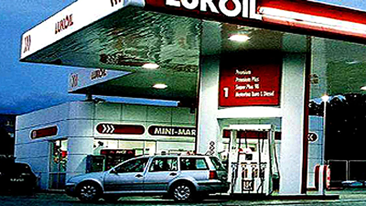 Lukoil a scumpit vineri benzina şi motorina