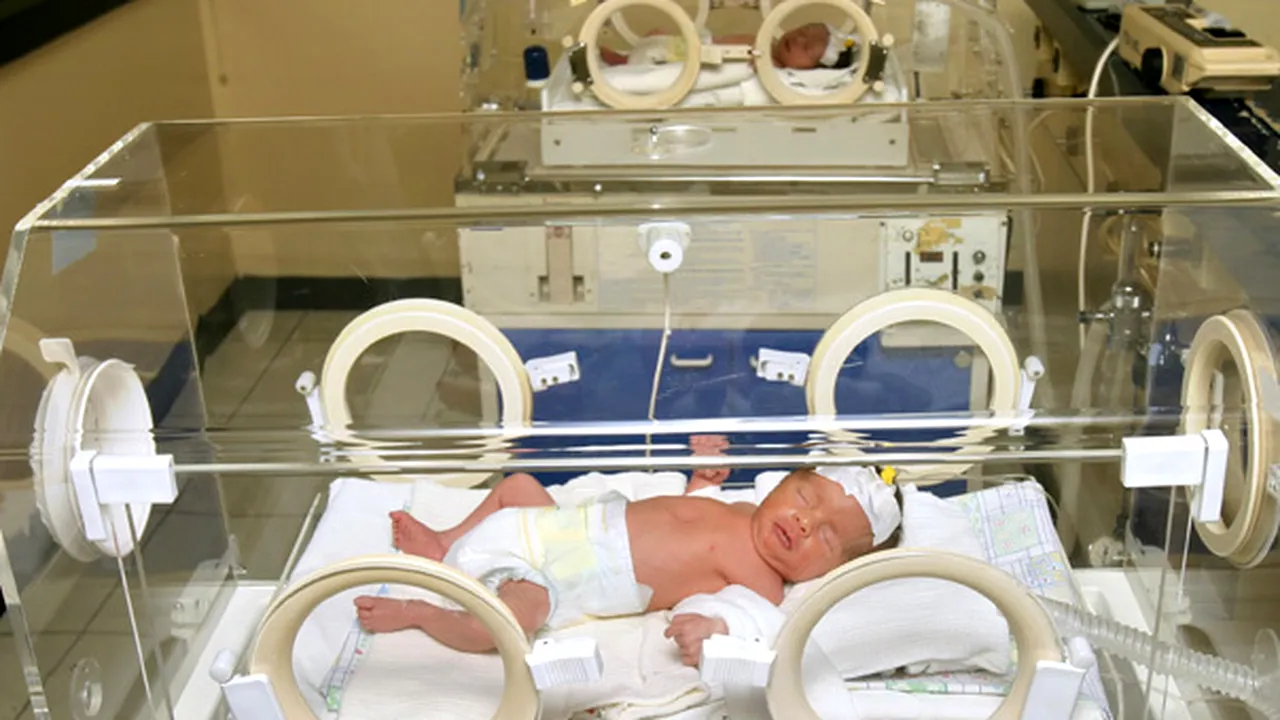 Primul copil refugiat născut în România provine dintr-o familie relocată din Grecia