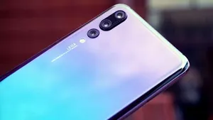 Huawei a depăşit rivala Apple şi a devenit numărul doi mondial pe piaţa de smartphone-uri, în cel de-al doilea trimestru