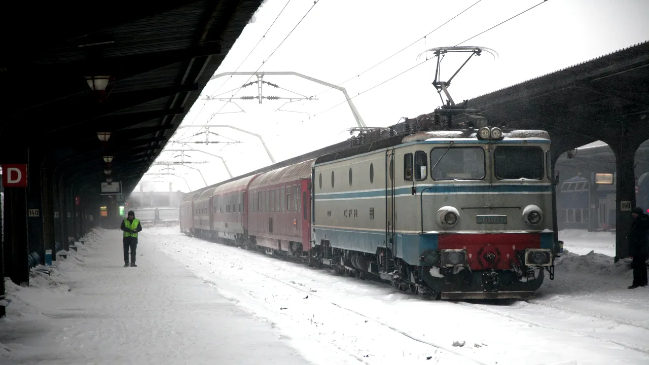 Tren cu aproximativ 70 de călători, blocat între localităţile constănţene Dorobanţu şi Medgidia