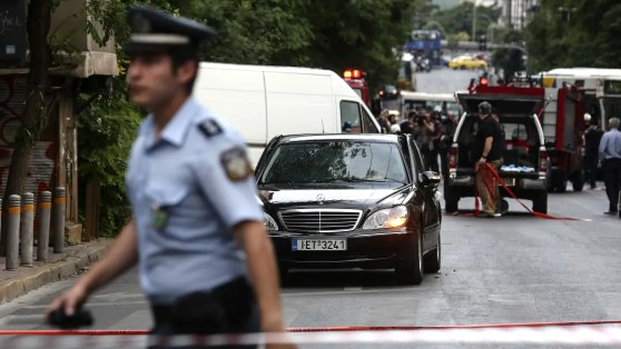 ALERTĂ la Atena. Dispozitiv exploziv, aruncat spre consulatul rus