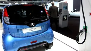Schneider Electric: În România vor circula peste 15 ani un milion de maşini electrice