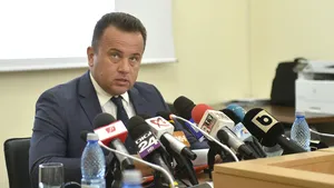 Liviu Pop, ministrul Educaţiei: Luăm în calcul introducerea înscrierii online la liceu, pentru elevii din provincie