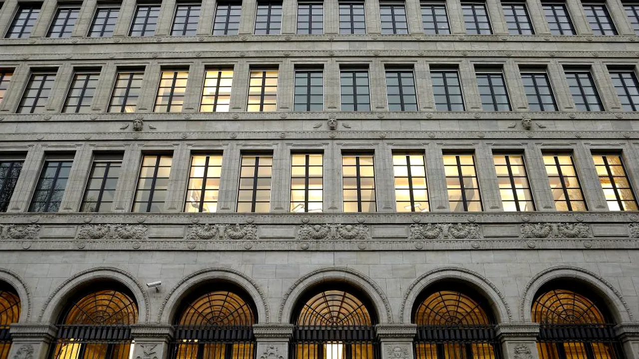 Americanii dezamorsează bomba elveţiană: UBS cumpără Credit Suisse cu două miliarde de dolari