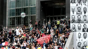 Violenţe în centrul Parisului, în cursul unui protest organizat de Ziua Naţională a Franţei 