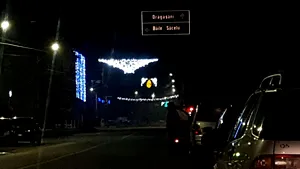 Oraş din Gorj, decorat cu ornamente în formă de lenjerie intimă / 