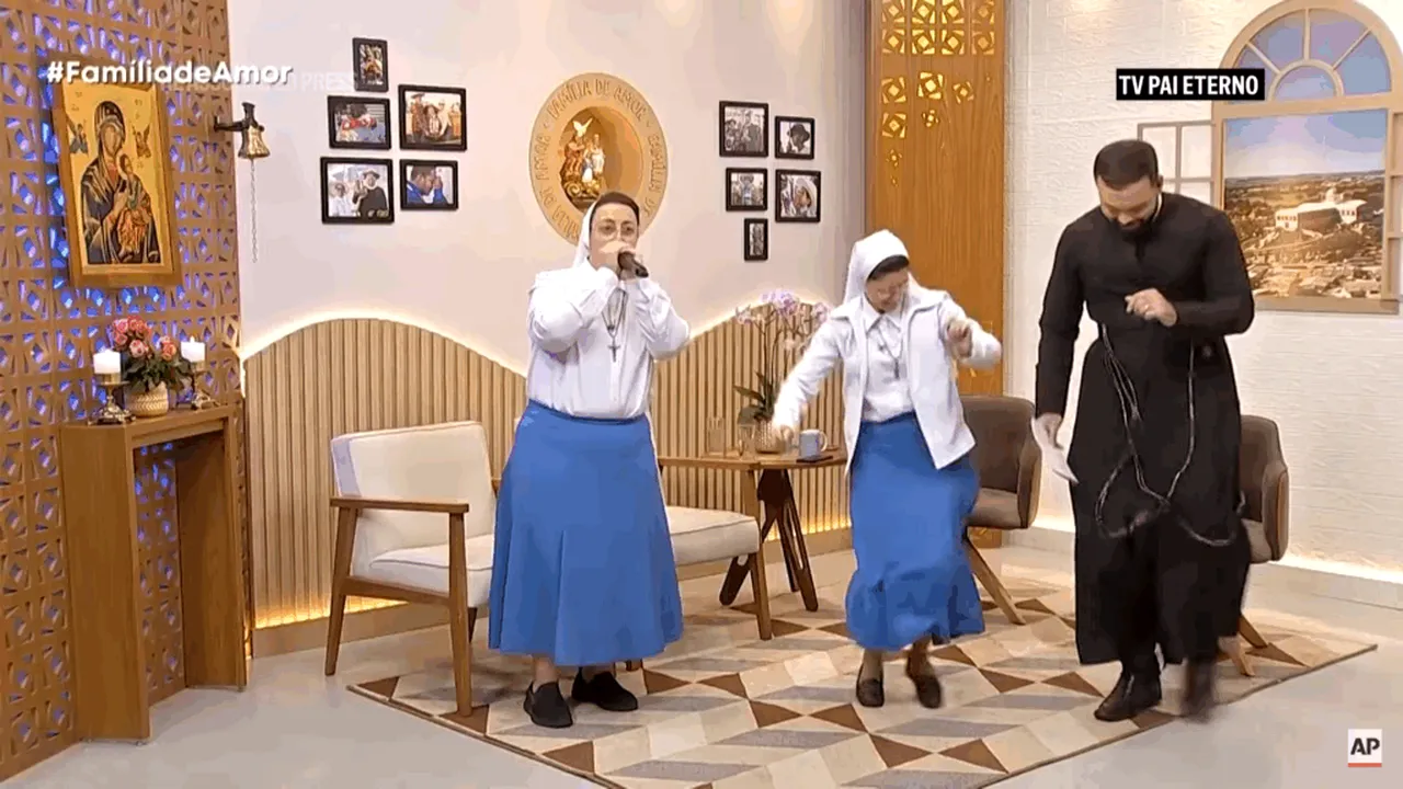 Moment inedit: Două măicuțe din Brazilia, celebre după un număr spontan de beatbox la o televiziune religioasă