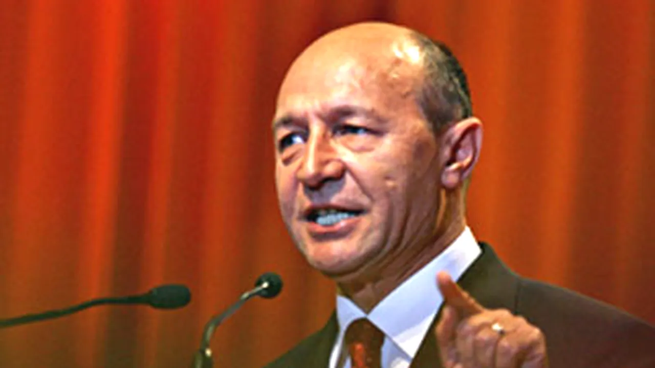 Băsescu: Premierul ar trebui să ceară demisia lui Predoiu dacă HG privind colegiile nu este legală