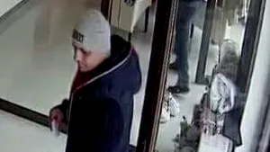 FOTO Baschetbalistul din Piteşti care a fost jefuit în locuinţa sa a postat informaţii noi despre hoţ: Obişnuieşte să se dea surdo-mut