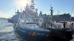 O navă lovită de o dronă plutește în derivă în Marea Neagră. Unul dintre marinari a murit, alți trei au fost răniți
