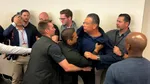 Senatorul american Alex Padilla, bruscat și încătușat la o conferință de presă din Los Angeles. Kamala Harris: un abuz de putere rușinos