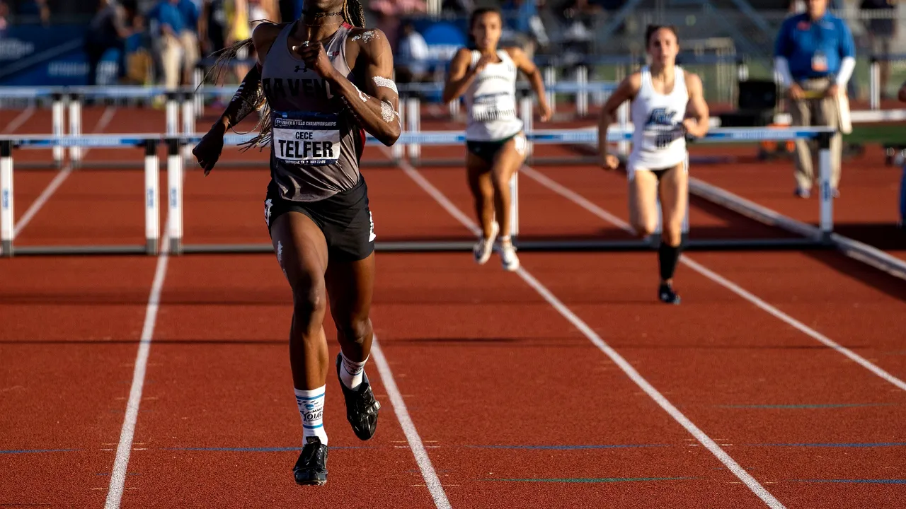 Asociaţia Internaţională a Federaţiilor de Atletism a interzis sportivilor transsexuali să concureze la categoria feminină în cadrul evenimentelor internaţionale