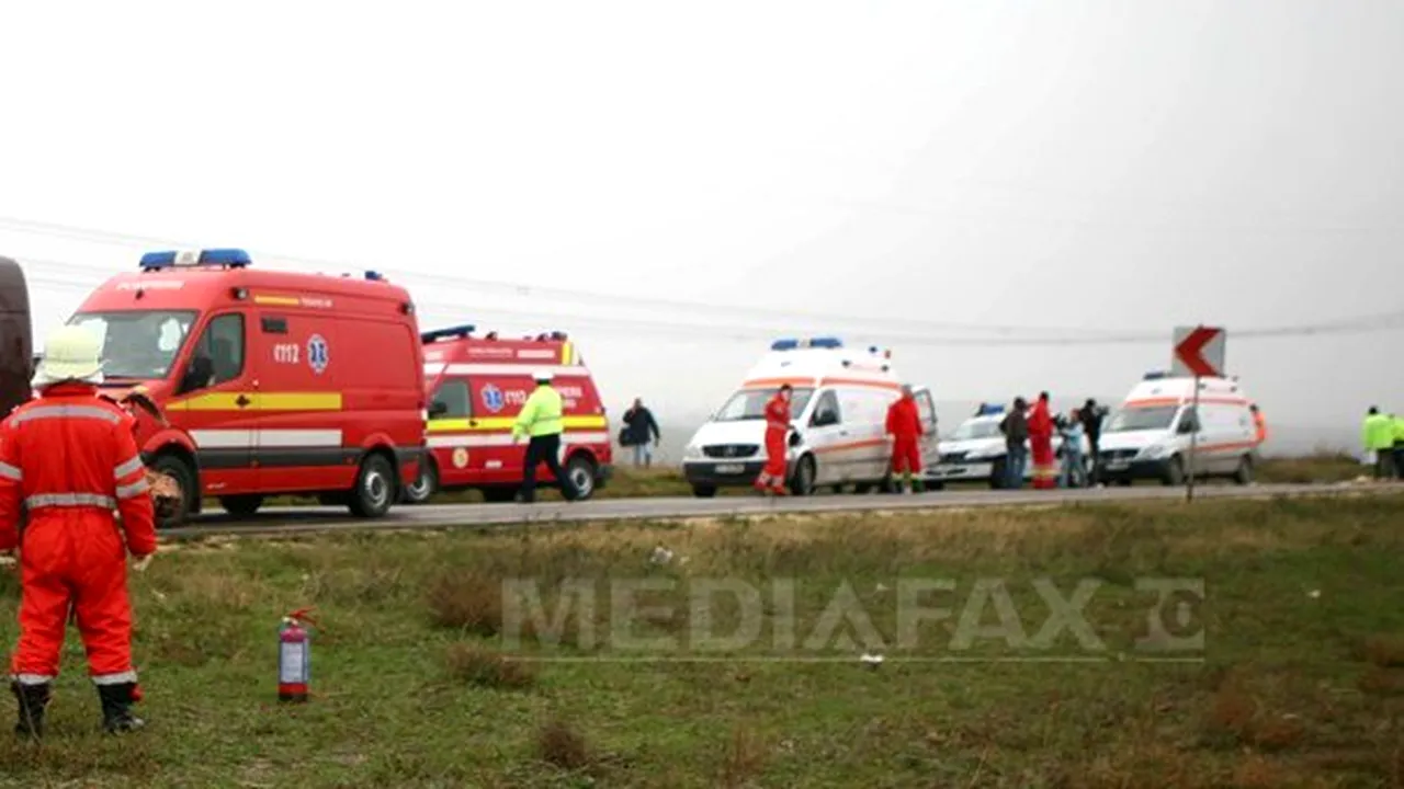 Un mort şi cinci răniţi, dintre care trei copii, într-un accident rutier petrecut în judeţul Gorj