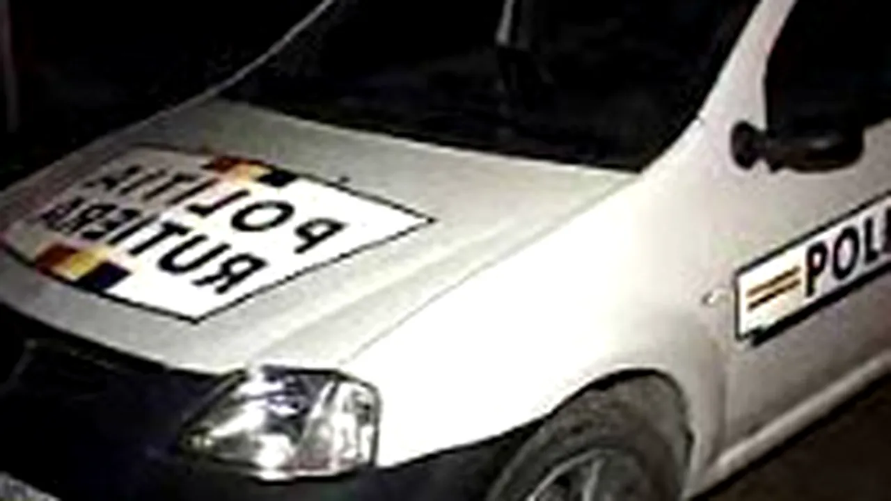 Un tânăr a murit după ce a intrat cu ATV-ul într-o maşină