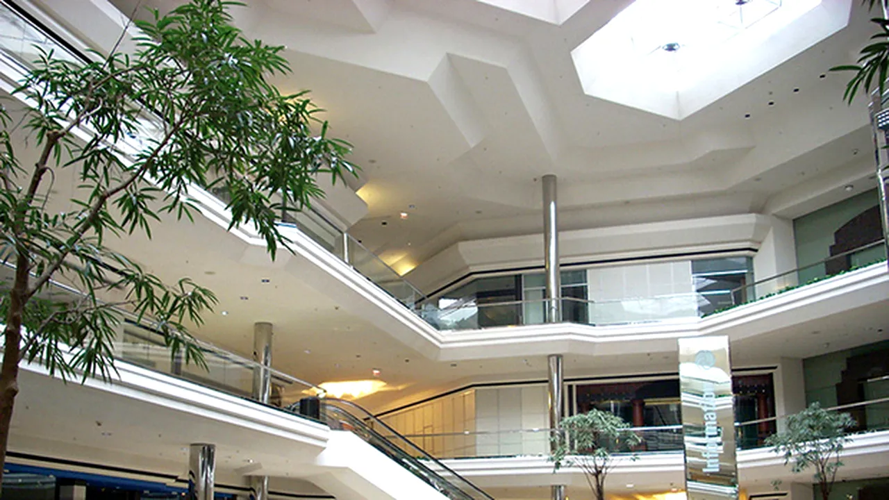 Mall-uri vs magazine online. Ce soluţii găsesc marile centre comerciale pentru atragerea publicului
