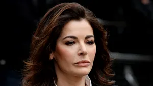 Angelina Jolie ar putea să o interpreteze pe Nigella Lawson într-un film biografic