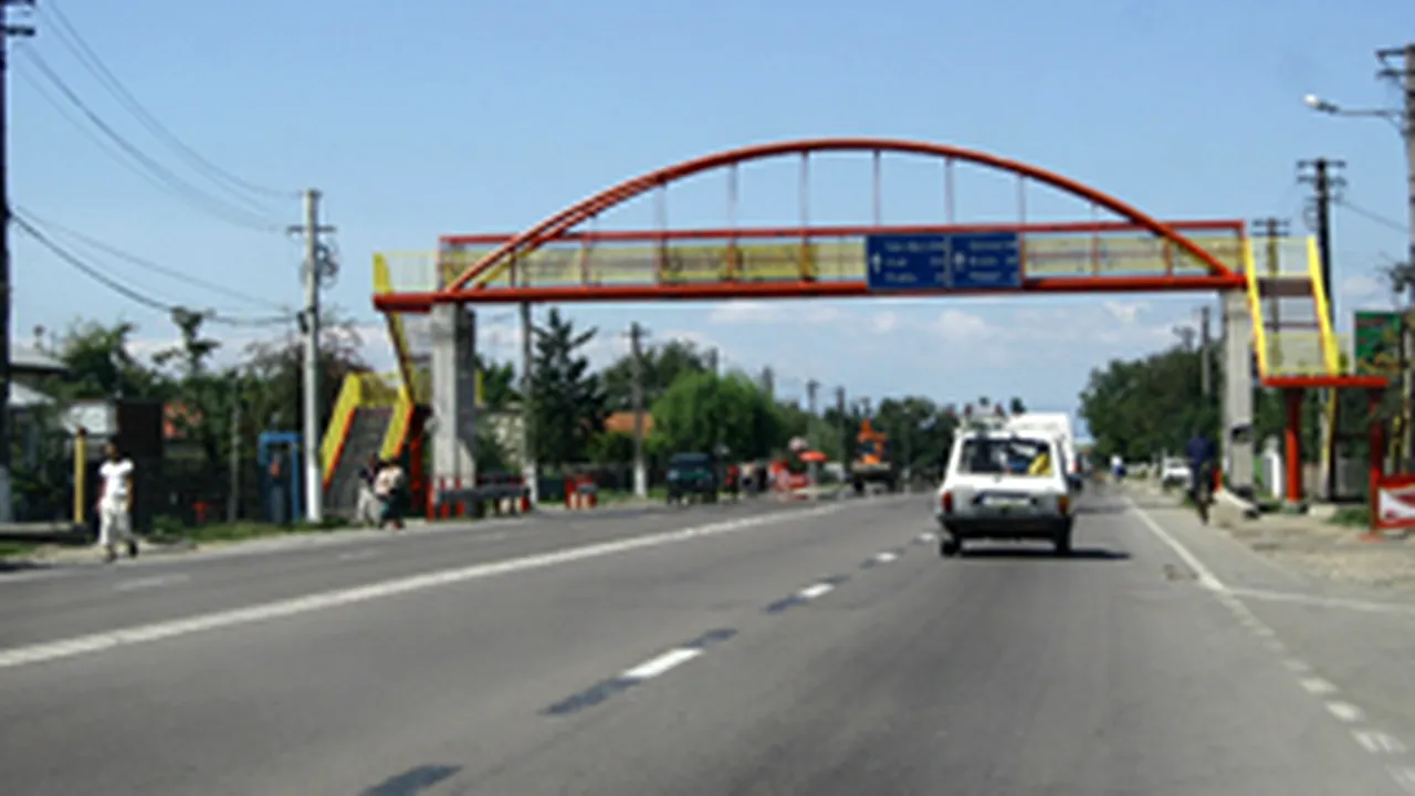 Un mort şi trei răniţi intr-un accident pe DN1