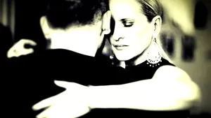 INTERVIU Despre Dragobete şi dansul iubirii, cu o creatoare de haine, dansatoare de tango şi practicantă de Krav Maga  