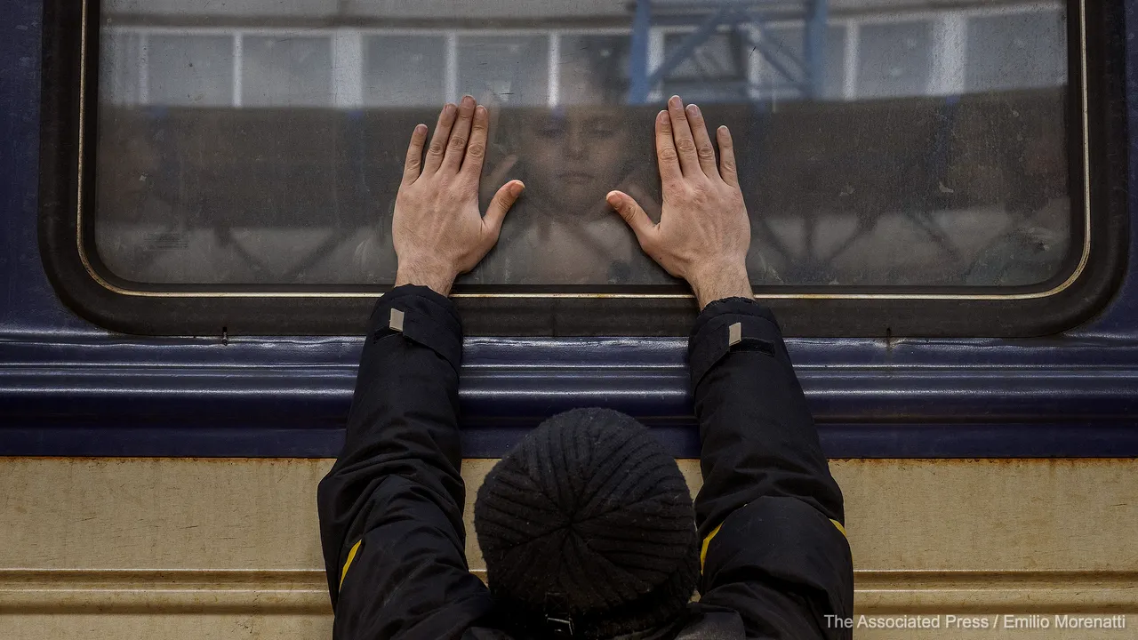Ucraina: Un tren pentru refugiaţi a fost atacat - compania feroviară