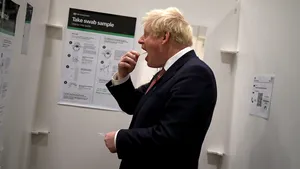 VIDEO Mesajul lui Boris Johnson, în a cincea zi de izolare. „Vom rupe lanţul de transmitere şi vom opri virusul”