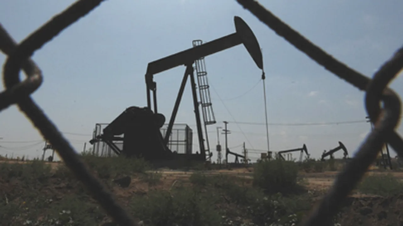 Şefii de finanţe din G7 discută un plan de plafonare a preţului petrolului rusesc. Moscova a reaţionat dur
