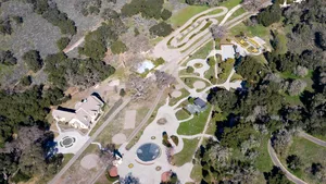 Domeniul Neverland al lui Michael Jackson a fost vândut miliardarului Ron Burkle pentru 22 de milioane de dolari