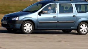 Proprietarii de maşini pot solicita Administraţiei Financiare calculul taxei auto