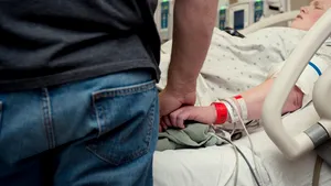 Un bărbat a ascuns simptomele de Covid-19 ca să-şi viziteze soţia la maternitate