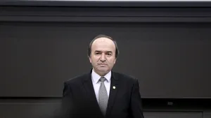 Ministrul Toader anunţă o OUG pentru revizuirea sentinţelor date pe protocoale cu SRI şi interceptări ilegale