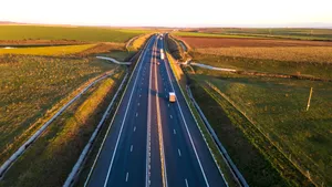 Trafic oprit pe Autostrada Deva-Nădlac din cauza unui accident cu trei maşini