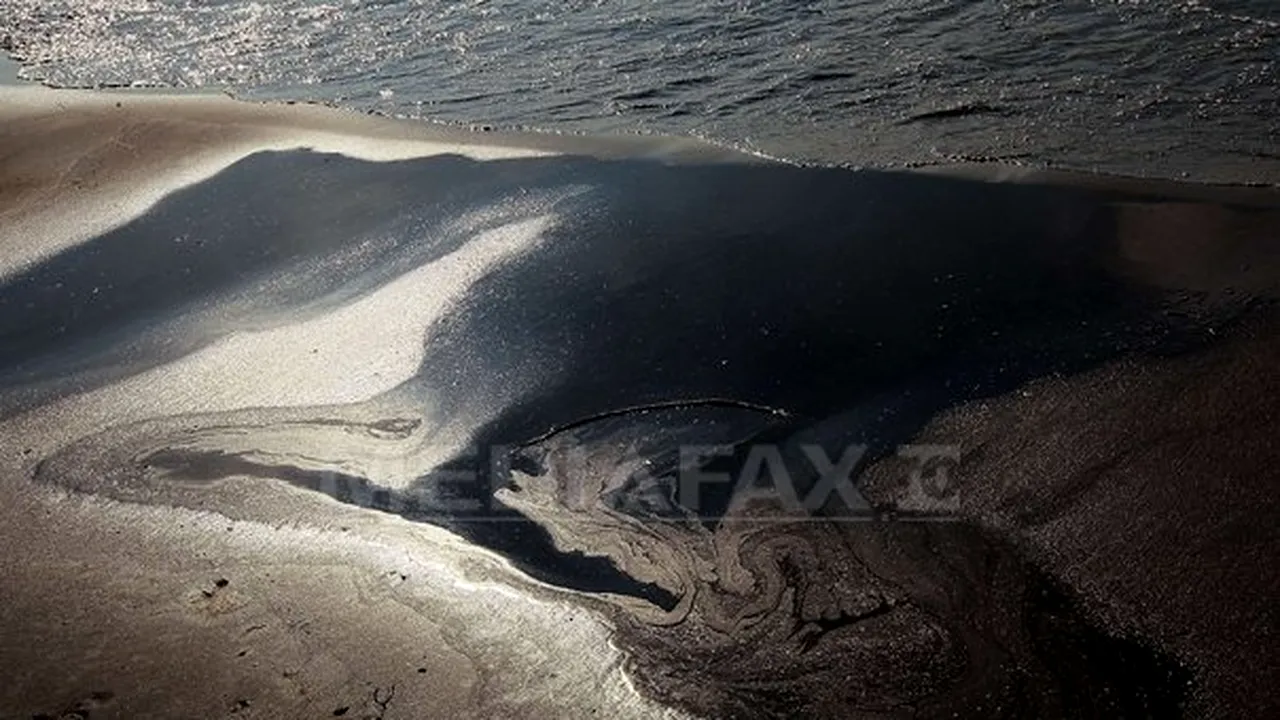 Pata de petrol din Golful Mexic, de dimensiunea insulei Sardinia