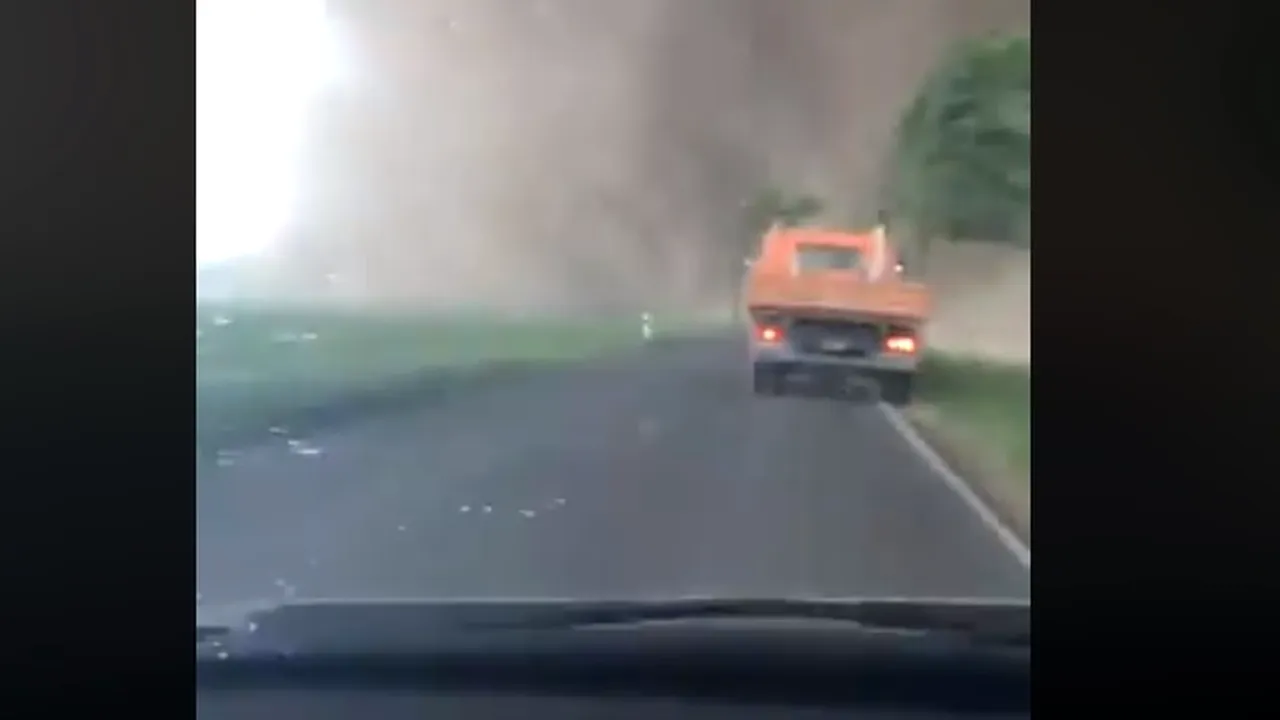 TORNADĂ din senin în Germania: Cel puţin două persoane au fost rănite, una fiind în stare gravă | VIDEO