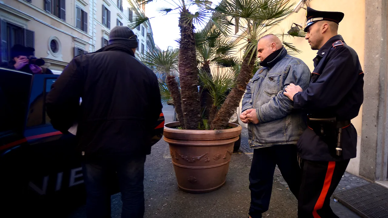 Bandele mafiote se luptă să deţină controlul comerţului cu cocaină din Roma