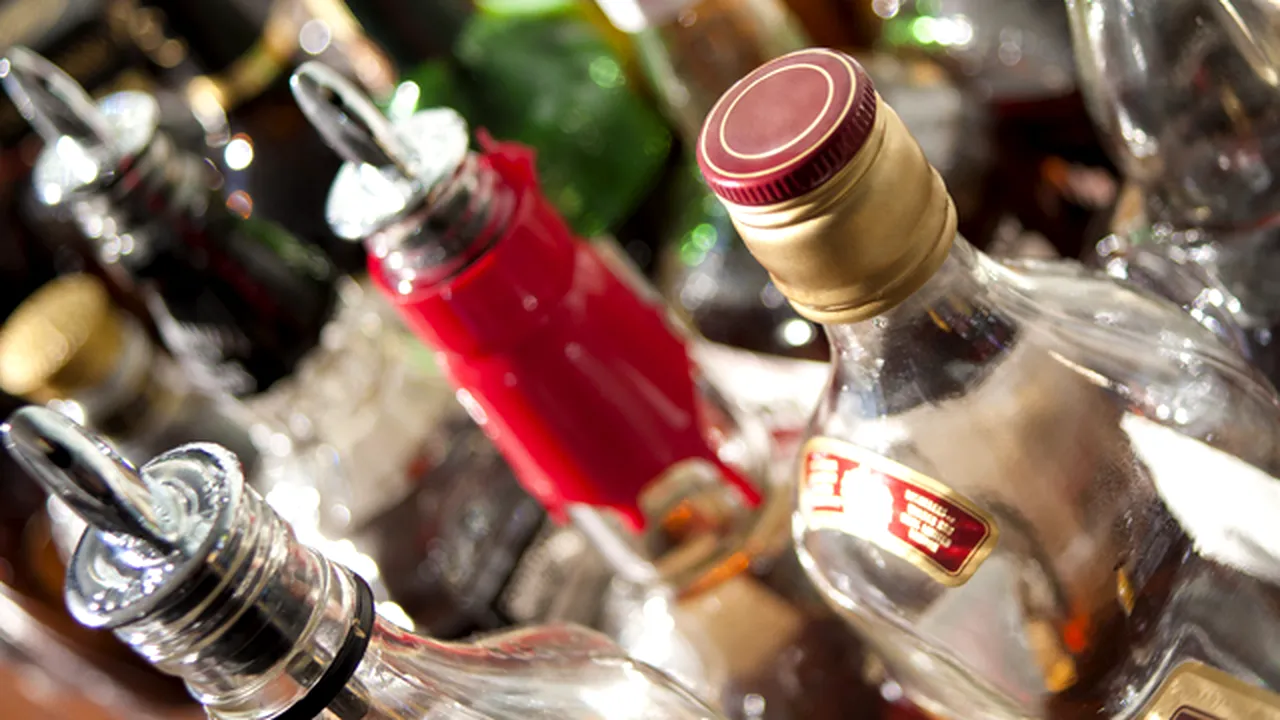 Cel puţin 21 de morţi, în urma consumării unei băuturi alcoolice toxice, în Pakistan