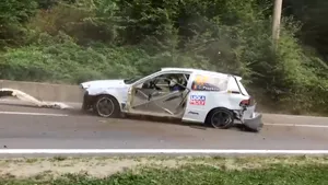 VIDEO Accident grav la Trofeul Câmpulung, unde o maşină s-a răsturnat de mai multe ori. În ce stare se află pilotul