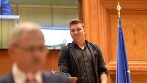 VIDEO | Copiii au preluat puterea la Parlament. Liviu Dragnea, unui elev care s-a aşezat pe scaunul său de deputat: E un loc greu!