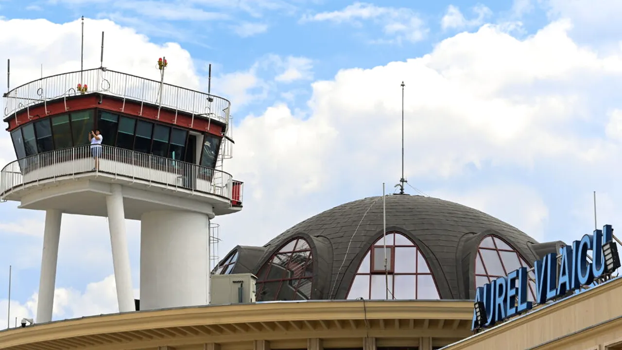 Flăcări sub o aeronavă Wizz Air. Incident pe aeroportul Băneasa. Pasageri evacuați
