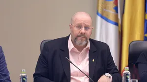 Adunarea din timpul nopţii din Herăstrău. Aurelian Bădulescu, viceprimarul Capitalei, izbucnire nervoasă: Le retrag toate autorizaţiile. Spăgari!