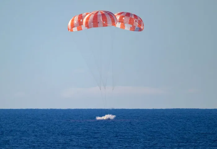 FOTO&VIDEO „Integrity” a ajuns cu succes în Oceanul Pacific. NASA: „Amerizare direct la țintă”