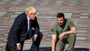 Boris Johnson a fost decorat la Kiev şi a primit o placă simbolică pe 