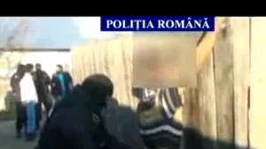 Cincisprezece persoane acuzate de furt din maşini şi locuinţe, reţinute după percheziţii în Ilfov