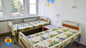 Noua secţie de Pediatrie a unui spital din ţară, realizată în mare parte din donaţii, a fost inaugurată joi