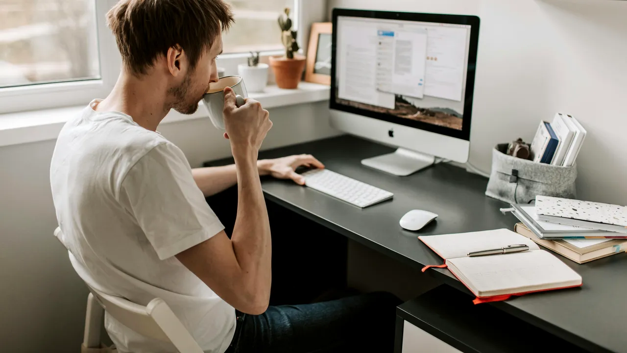 Cum trimiţi un CV pe mail: Ghid complet (P)