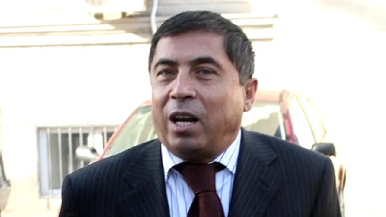 COMENTARIU: Bărbăţia lui Turcu s-a stins între două telefoane