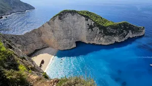Sezonul turistic în Grecia, plin de incertitudini: turiștii fideli, cheltuieli, destinații preferate în funcție de continent