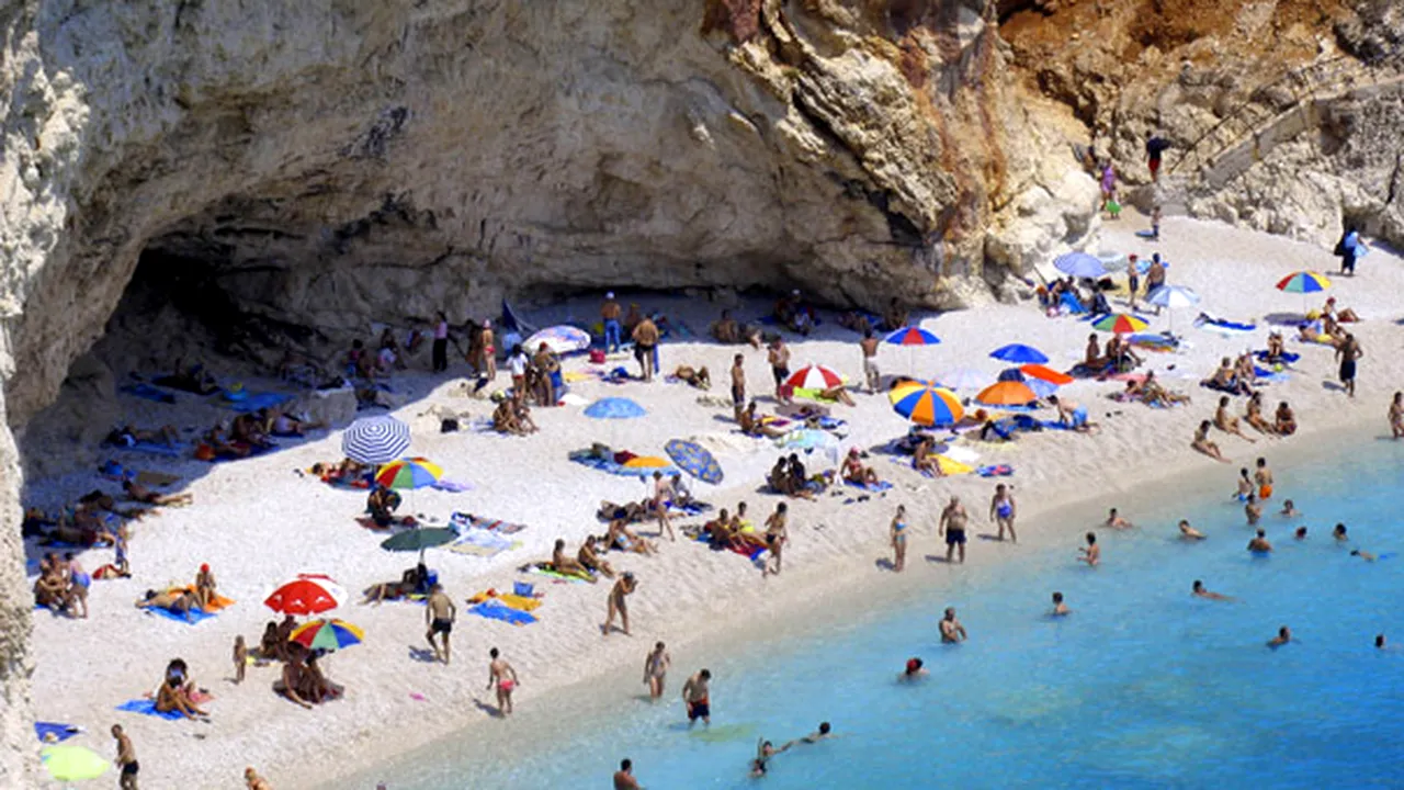 Peste 12.000 de români merg în vacanţe la mare în străinătate mai ieftine de 100 de euro