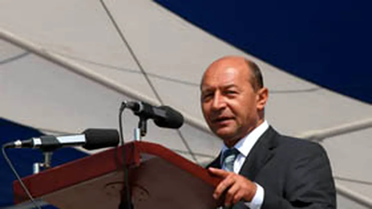 Preşedintele Băsescu, fluierat şi huiduit la Iaşi
