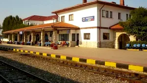 Tânără de 19 ani, lovită de tren în gara Mangalia. Avea căști și nu ar fi auzit semnalele cu fluierul