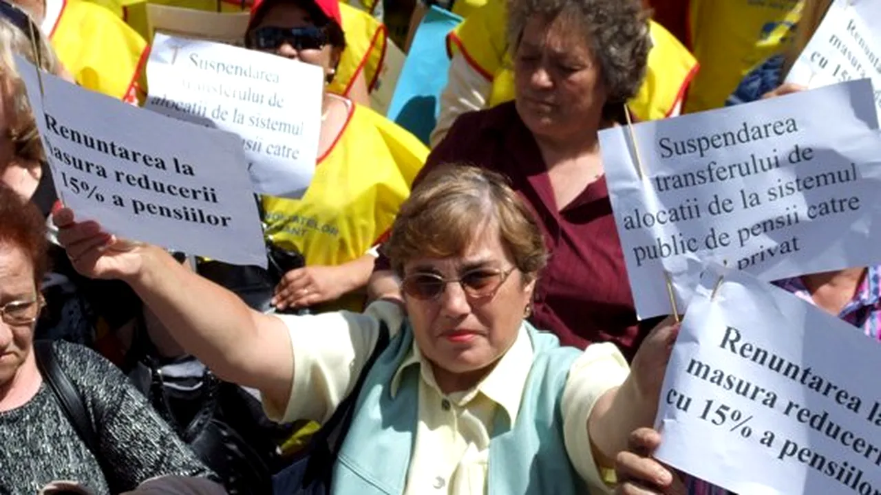 Aproximativ 500 de persoane participă la un miting de protest în faţa Prefecturii Sălaj
