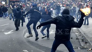 Incidente violente în cursul mitingului de la Atena, la care participă 15.000 de persoane